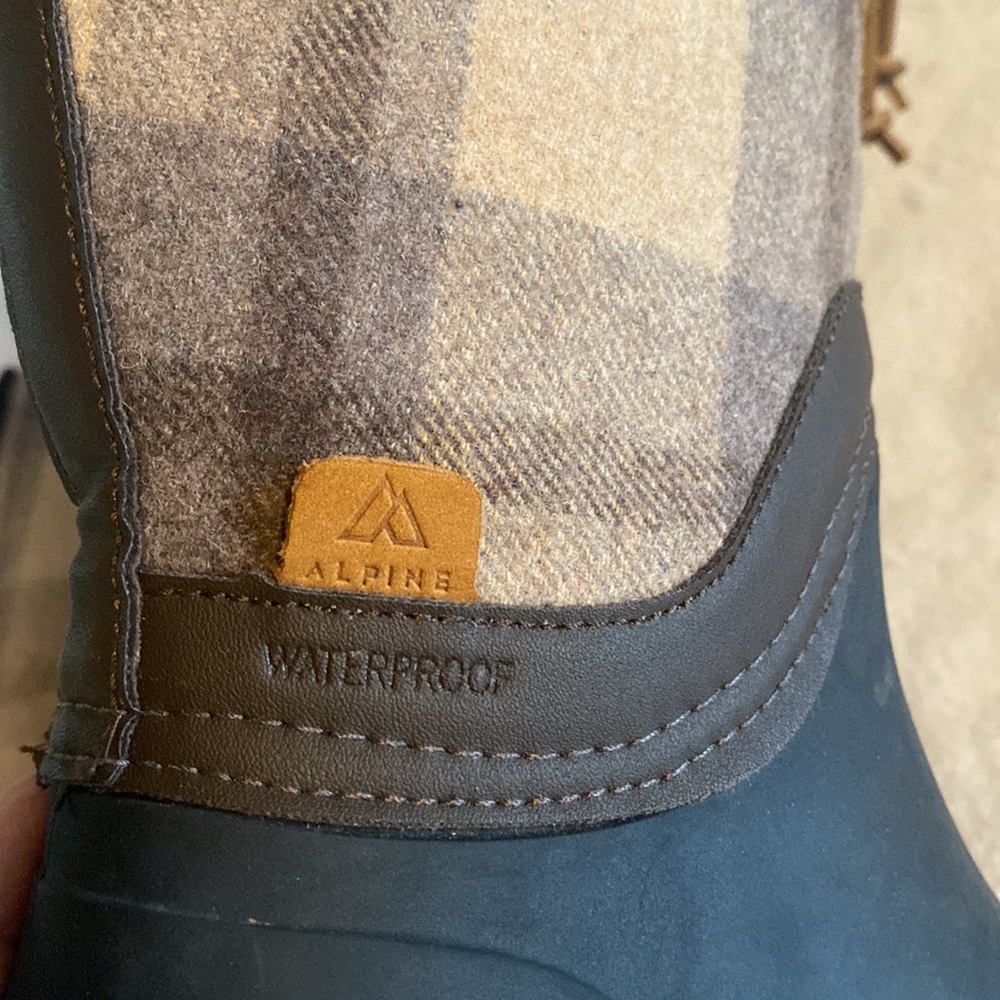 Beautiful Kamik waterproof lined boots - Picture 8 of 11